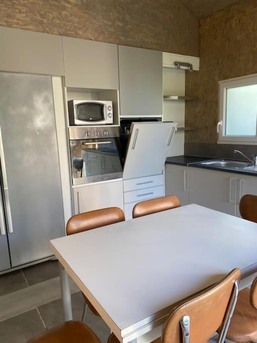 Dans Une Maison Familiale Avec Jardin A 800M De La Plage Bréville-sur-Mer Esterno foto